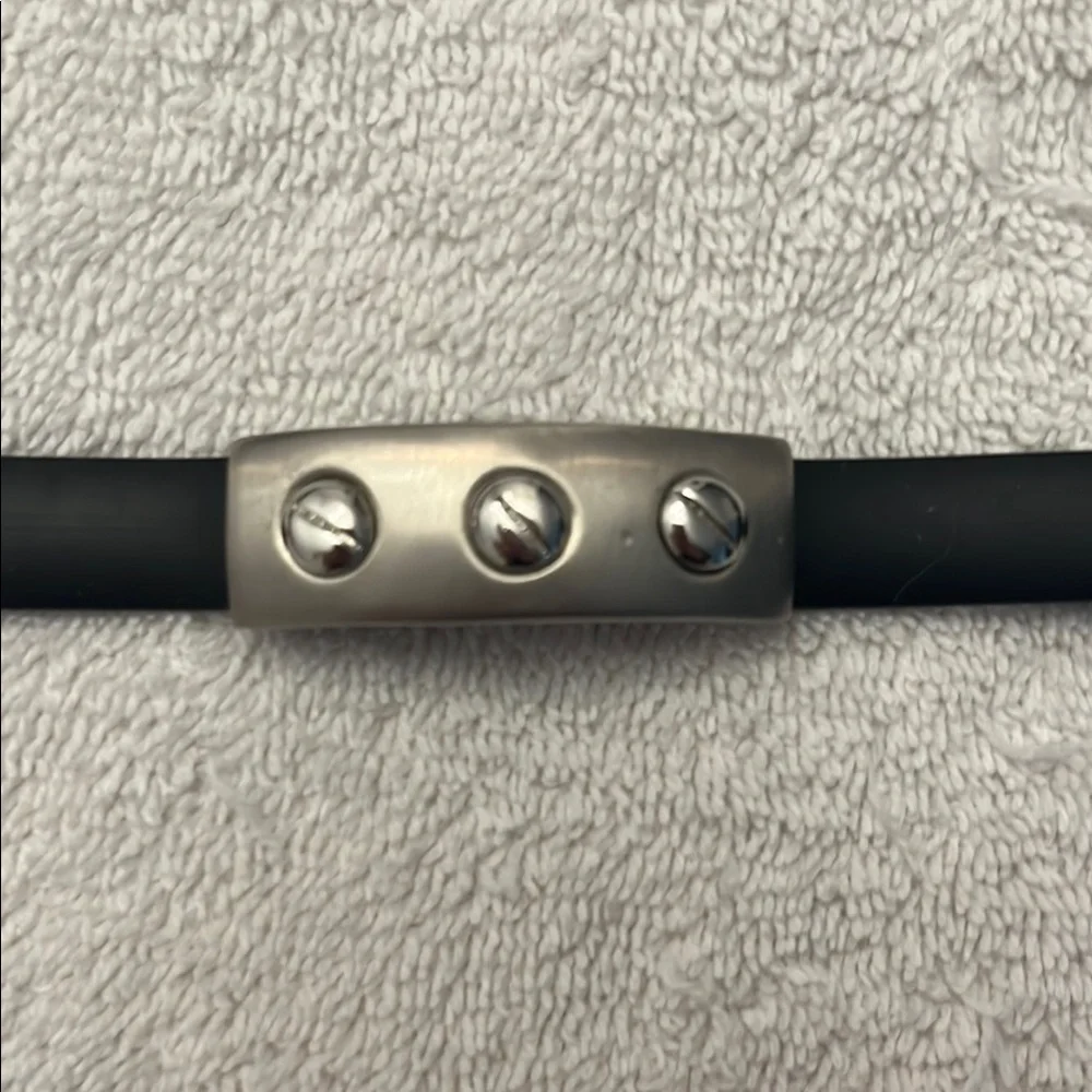 ⭐️🌴 Black Rubber and Silver Bracelet